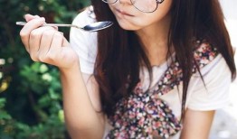 精神小妹网红吃瓜图片,搞笑瞬间引网友热议
