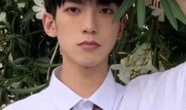 抖音精神小伙男网红吃瓜,精神小伙抖音网红大揭秘！”