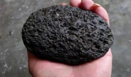 今日头条陨石爆料,陨石坠落事件，天外来客引发广泛关注